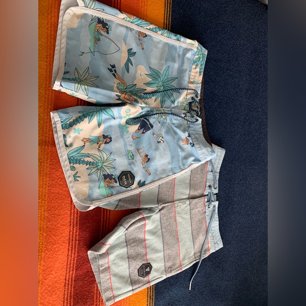 Vissla Boys W25 /M Swim Trunks EUC